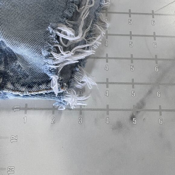 Vintage Levi's 501 Cut Off Shorts Womens 34 Blue Distressed Denim 2" Butt Rip - Picture 8 of 8